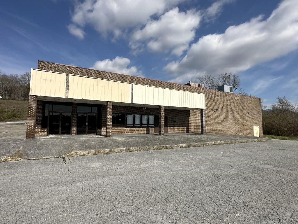 9,000 sq ft Commercial Building & Residental Property