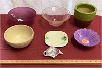 Group of miscellaneous glass, bowls, and clay