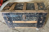 Steamer Trunk with tray (musty/moldy inside)