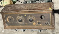 Vintage King Radio for parts or repair (evidence