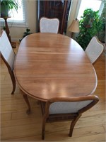 Ethan Allen Dining Table, 2 Leaves, 4 Cane Back Ch