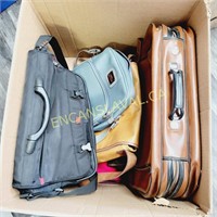U- Lot de sacs et 1 valise vintage