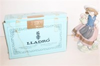 Lladro' No 5.221 Linda Con Cesta Figurine w/ Box