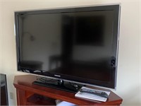 SAMSUNG 46" TELEVISION WITH REMOTE