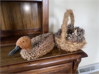 PINE CONE STYLE DUCK & BASKET
