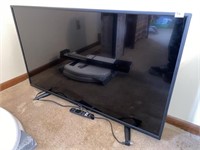 TOSHIBA 44" TELEVISION WITH REMOTE