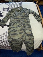 CHIEF WATER REPELLANT CAMO SUIT MARKED 943