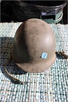 WW2 M1 Helmet with fixed bale Front seam