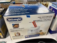 DeLonghi Cool Touch Deep Fryer in box