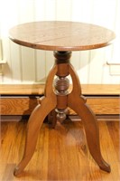 Round Oak Top Pedestal Table