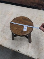 Wooden stool 8" round