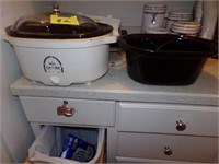 Crockpot with 2 Extra Inserts
