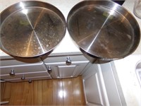 2 Round Baking Pans