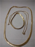 Goldtone necklace and bracelet set