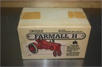 1/16 scale Farmall H (in box)