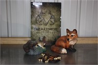Realtree Outfitters tin sign & figurines