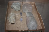 Indian rocks, hammers Points chipped