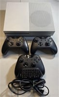 XBOX One S Console w/3 Controllers - Power issue