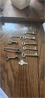 Lot of antique keys and large safety pin.