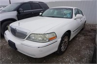 2007 Lincoln Town Car SEE VIDEO