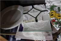 LINEN & PAPER LACE DOILIES