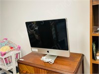 24"  Apple iMac computer w/ cords - works