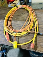 2 Electric extension cords