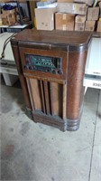 VINTAGE RCA VICTOR RADIO