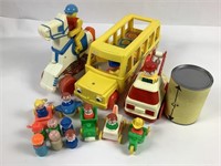 Ensemble jouets figurines et autobus Fisher-Price