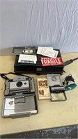 VTG POLAROID CAMERA-FLASH-BULBS AND CASE