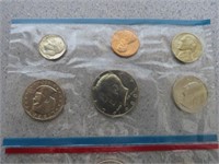 1980 U.S Mint Set D&P Mints W/ 3 Dollar Coins