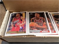 '93 TOPPS BASKETBALL ABOUT 800 CARDS