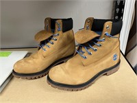 TIMBERLAND MENS SIZE 9 BOOTS- MAYBE WORN ONCE