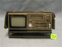 Vintage Magnavox AM/FM and portable TV set
