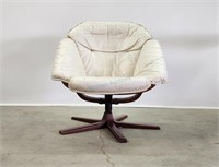 Göte Möbel Swivel Pod Leather Lounge Chair