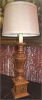 Vtg Colonial Style Wood & Brass Accent Table Lamp