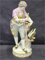 Meissen figure Gentleman gathering firewood.