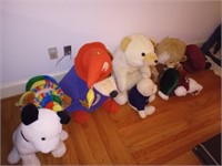 Assortment of Large Plush Toys to include Dakin,