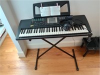 General MIDI PSR-330 Keyboard w/ Stand