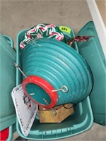 TOTE OF VARIOUS CHRISTMAS DECOR ITEMS
