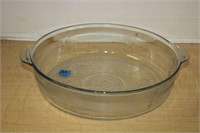 LIGHTLY TINTED GLASS ROUND BAKING DISH