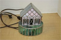 STAINED GLASS COTTAGE LIGHT