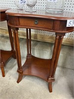 MAHOGANY END TABLE W/ DRAWER