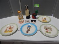 Decorative dinner plates, cat figurines, coaster a