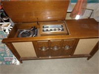 Sylvania stereo and cabinet