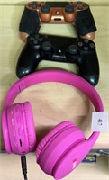 Two PS4 controllers, one pair of headphones