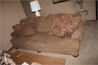 Sofa w/4 Pillows