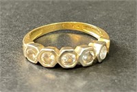 PRETTY 10K YELLOW GOLD RING WITH STONES