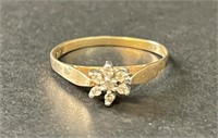 LOVELY 10K YELLOW GOLD AND DIAMOND RING