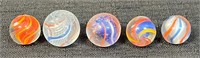 FIVE BLOWN GLASS MARBLES WITH COLORED SWIRLS